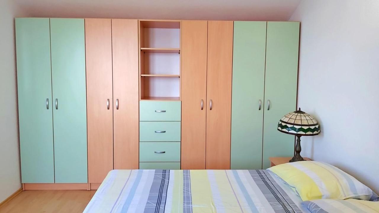 Apartments Borak Оміш Екстер'єр фото