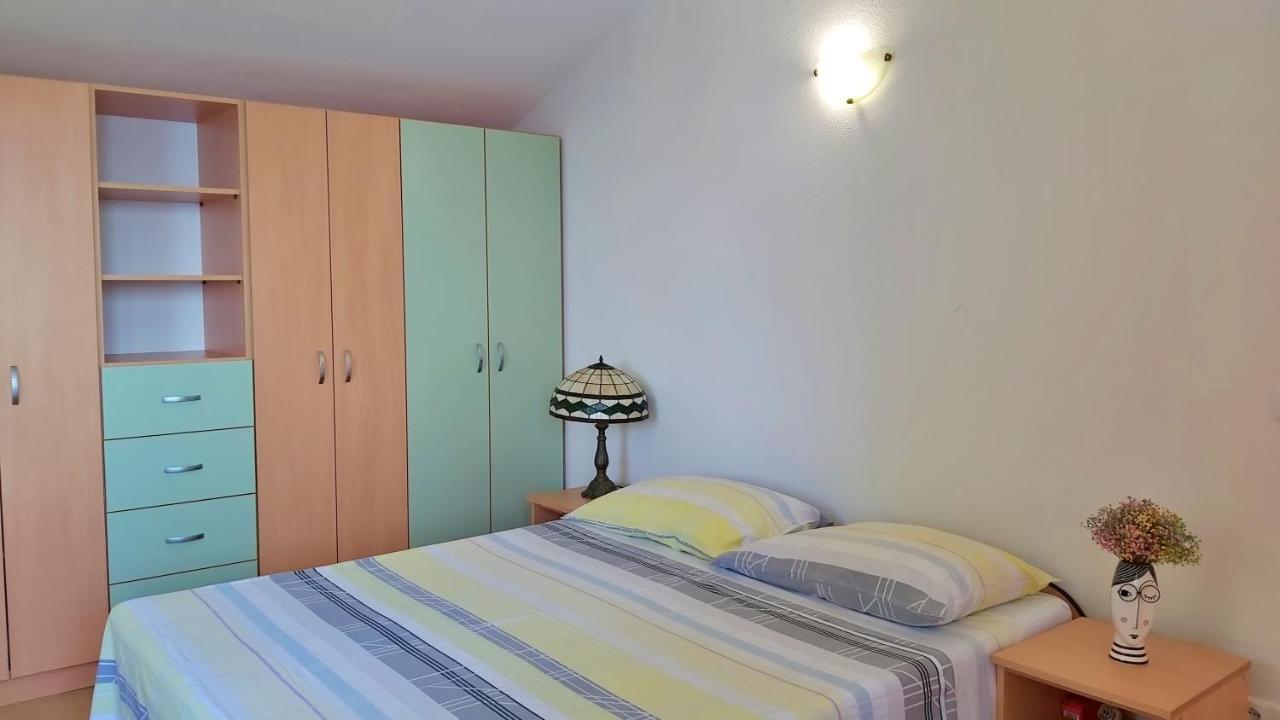 Apartments Borak Оміш Екстер'єр фото