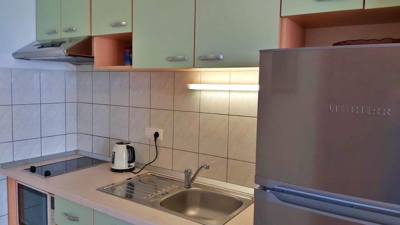 Apartments Borak Оміш Екстер'єр фото