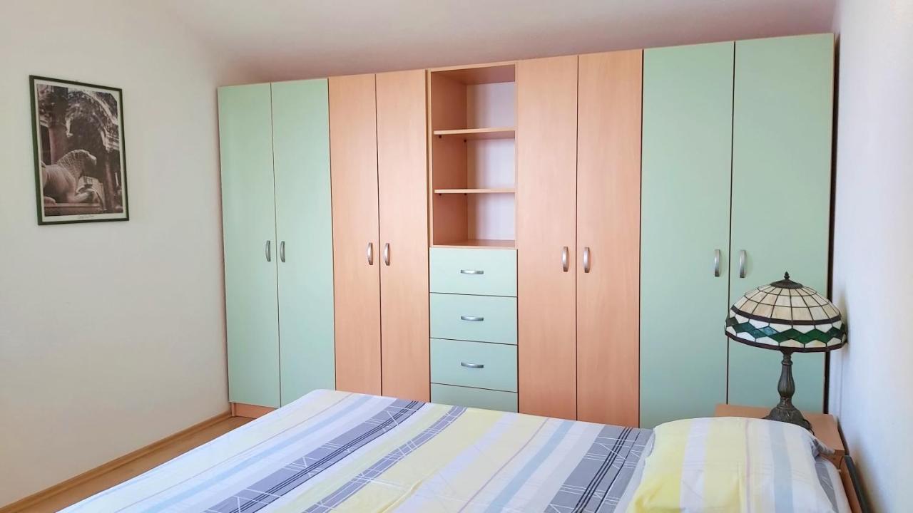 Apartments Borak Оміш Екстер'єр фото