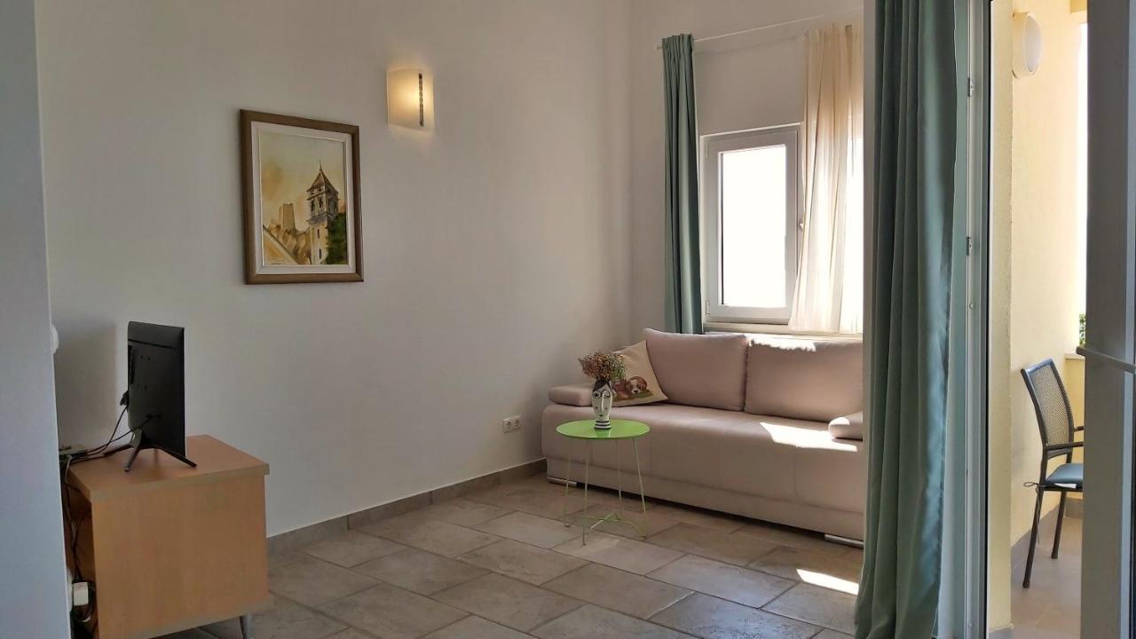 Apartments Borak Оміш Екстер'єр фото