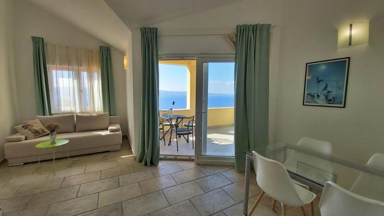 Apartments Borak Оміш Екстер'єр фото