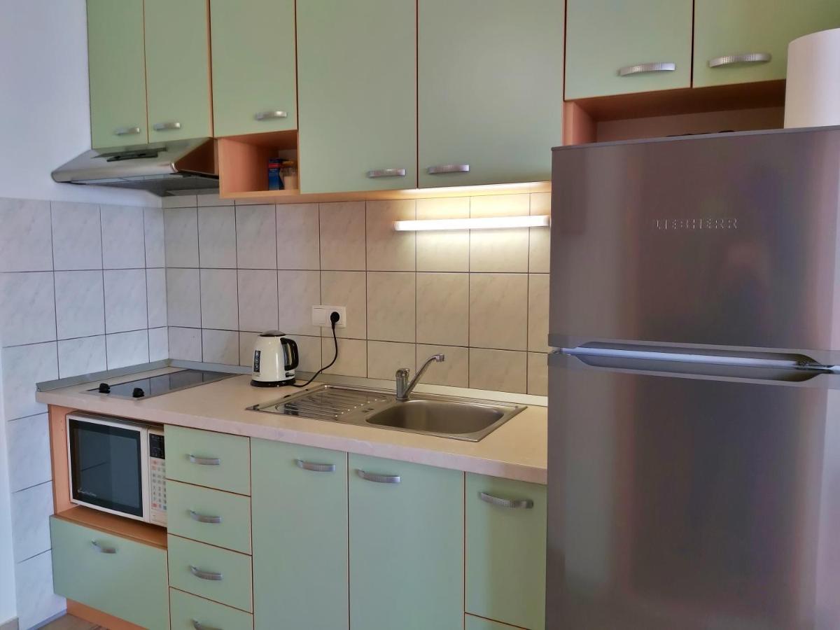 Apartments Borak Оміш Екстер'єр фото