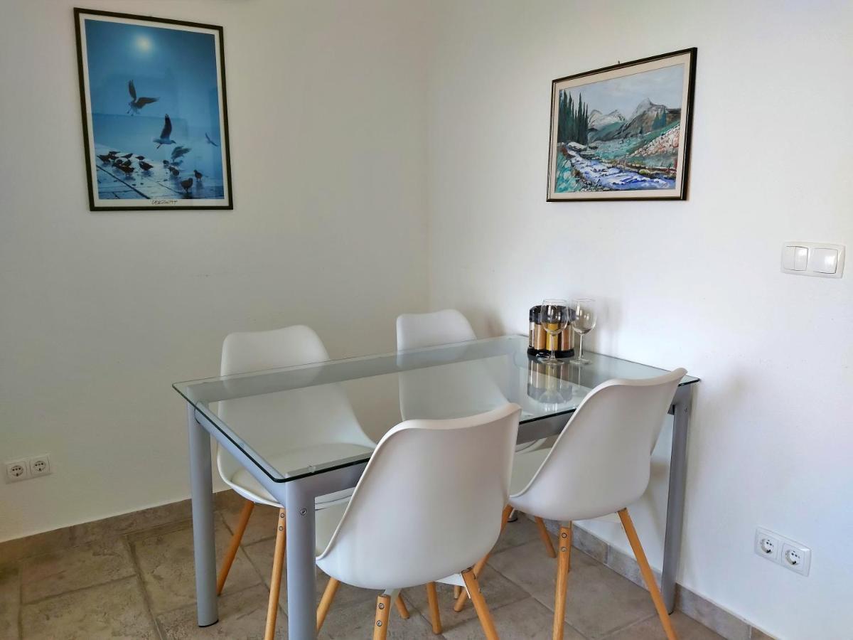 Apartments Borak Оміш Екстер'єр фото